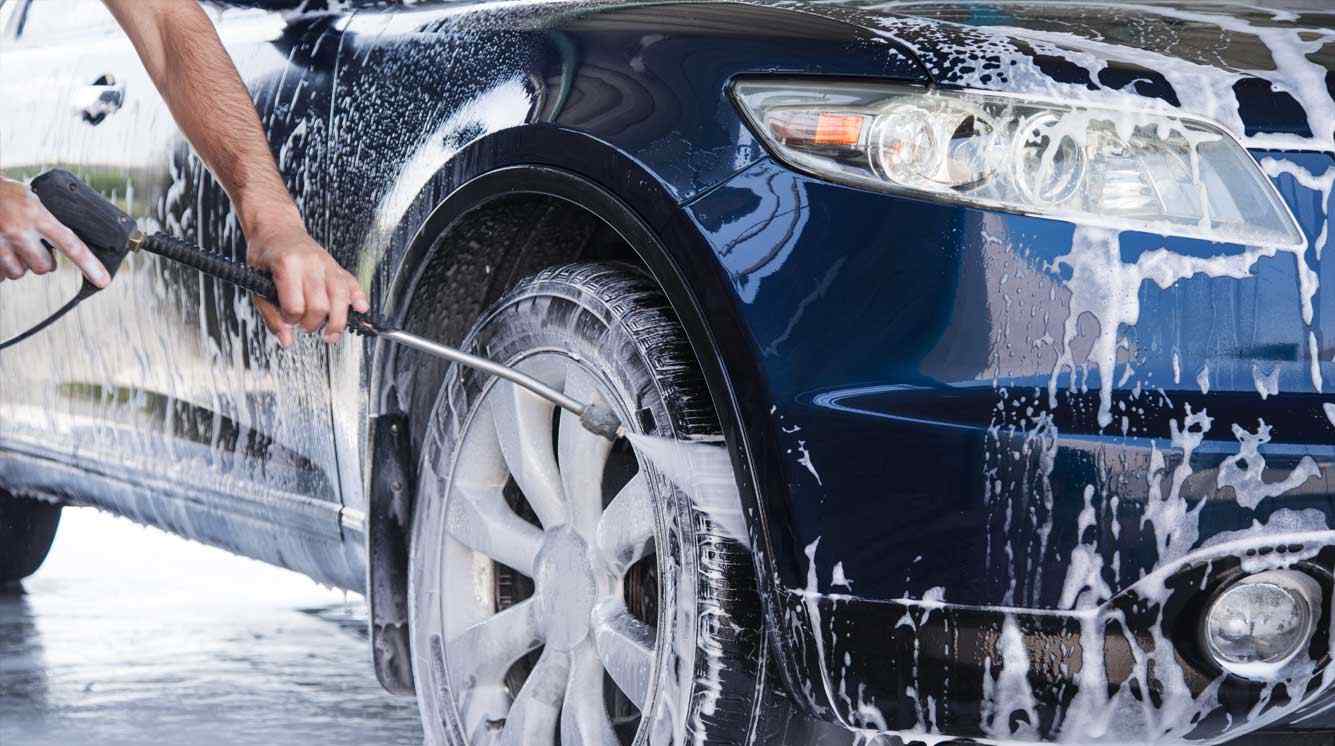 How Much Should You Tip a Mobile Car Wash in Miami?