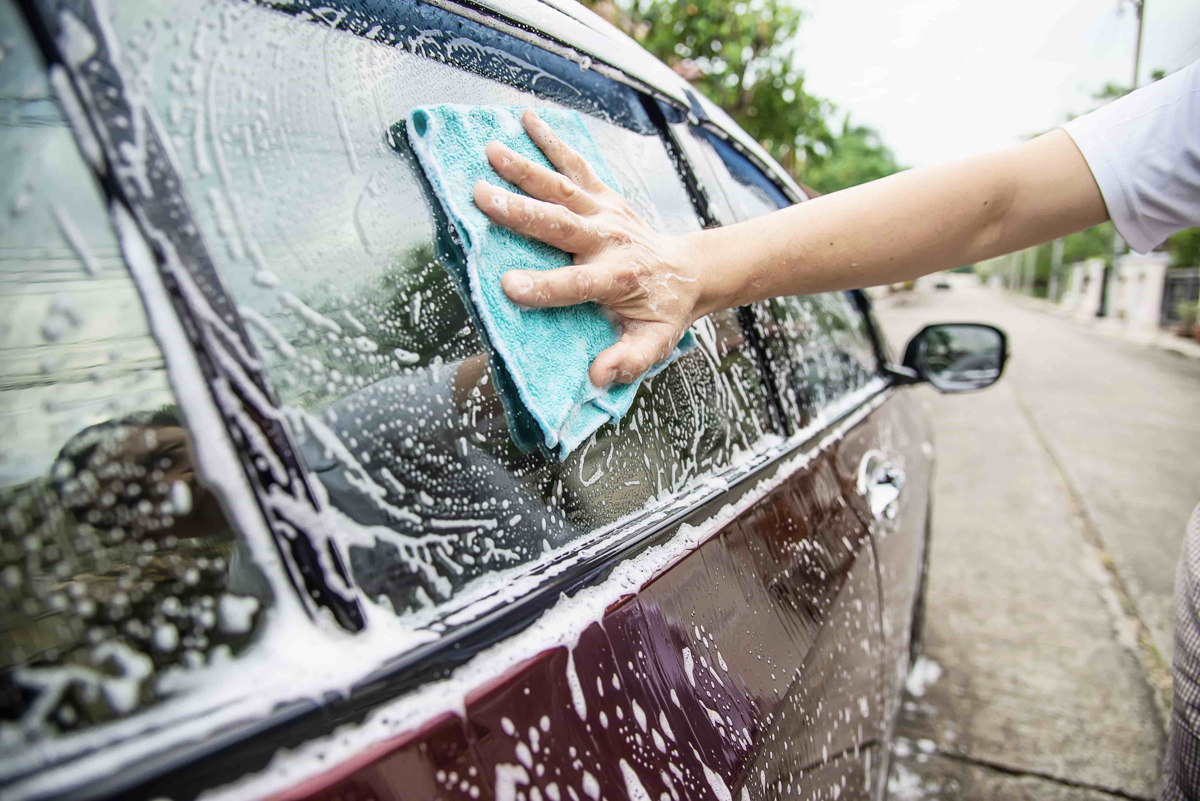 Professional mobile car wash service in Kendall focusing on family neighborhoods and residential care